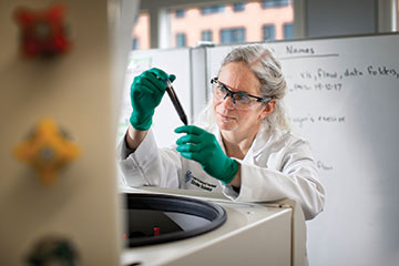 A researcher works in a neuroscience lab at the University of Kentucky.