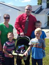 Courtney Wilson with daughter Carlee and the rest of her family.