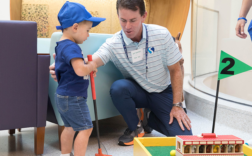 Pro golfer Skip Kendall talks golf with a patient.