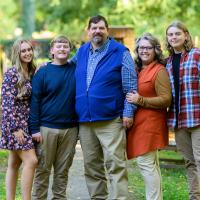 A photo of the entire Mullins family posing together outside at the Ashland estate.