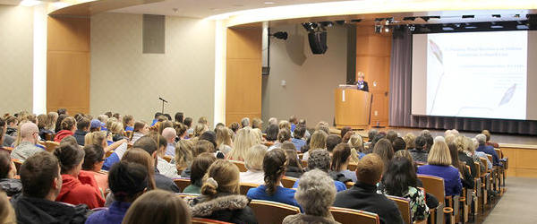 UK College of Nursing faculty and students listen to a guest lecture.