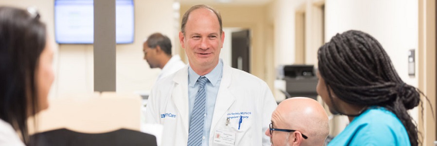 Dr. Robert Gedaly talking with members of the transplant team.